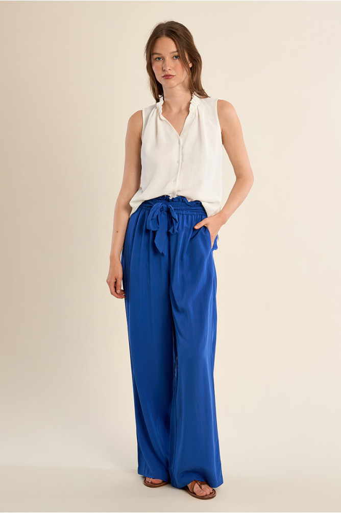 Camisa de manga sisa, detalle volantes.