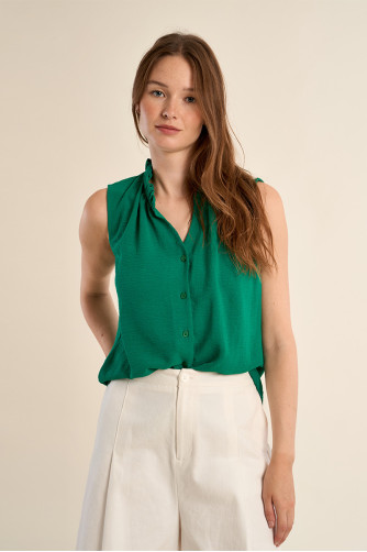 Camisa de manga sisa, detalle volantes.