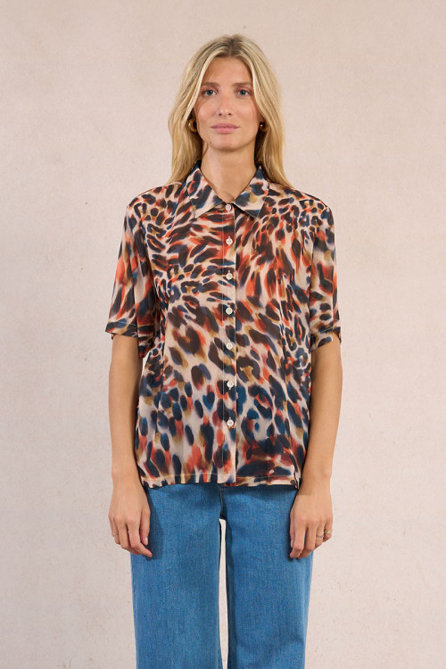Camisa de mujer de manga corta, estampado animal.