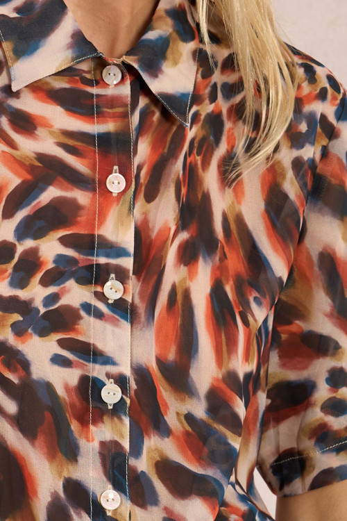 Camisa de mujer de manga corta, estampado animal.