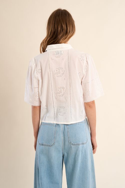 Chemise en coton, broderies ajourées