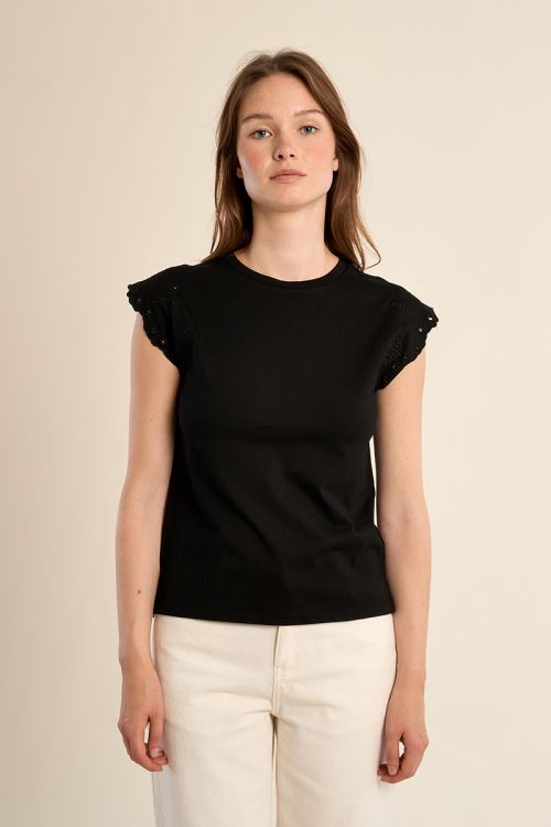 Camiseta de mujer de manga corta, detalles bordados.