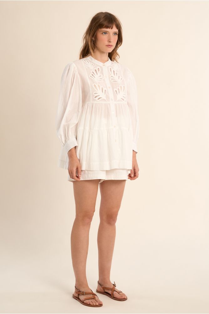 Longue chemise en coton, broderies anglaises