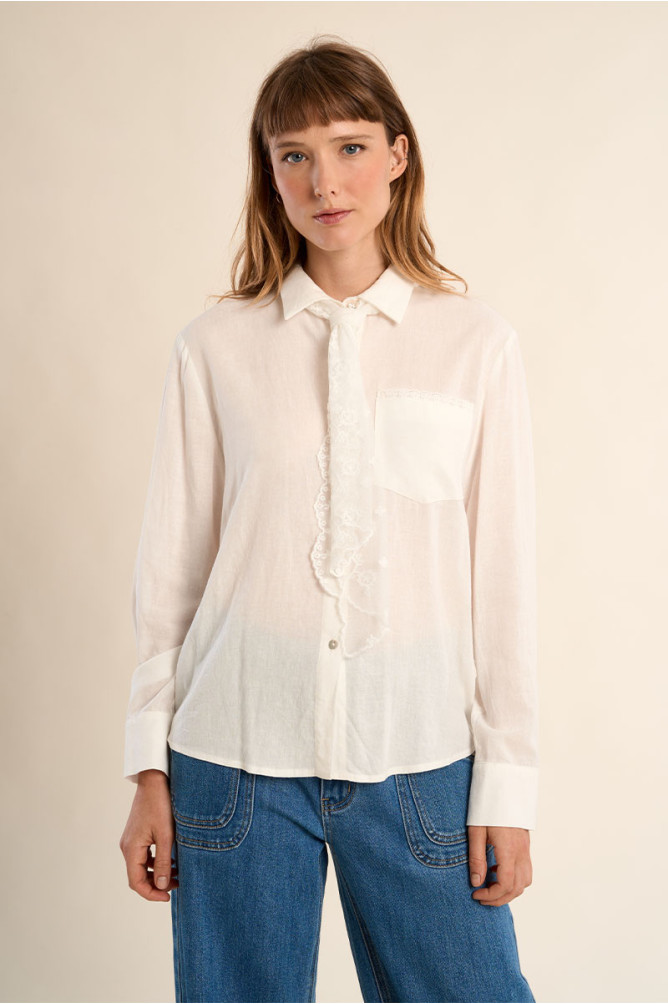 Chemise blanche avec cravate en dentelle
