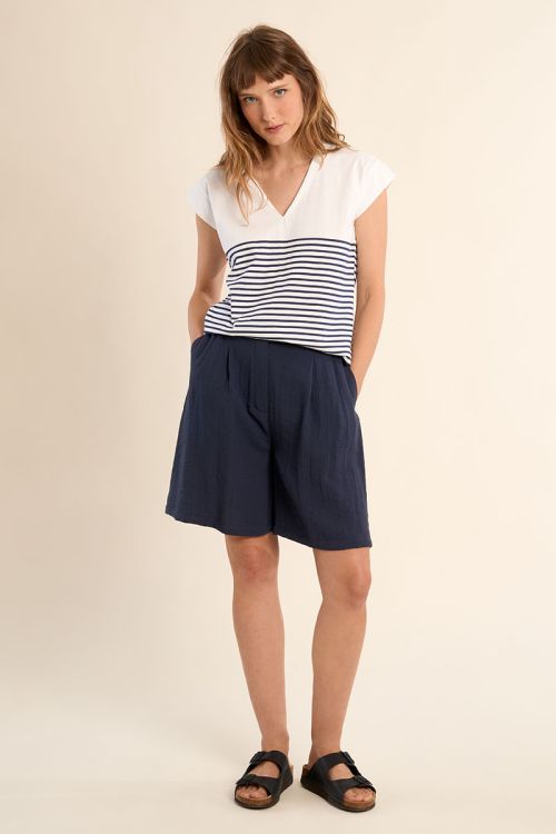Sleeveless, striped top