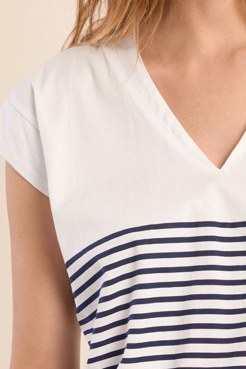 Sleeveless, striped top