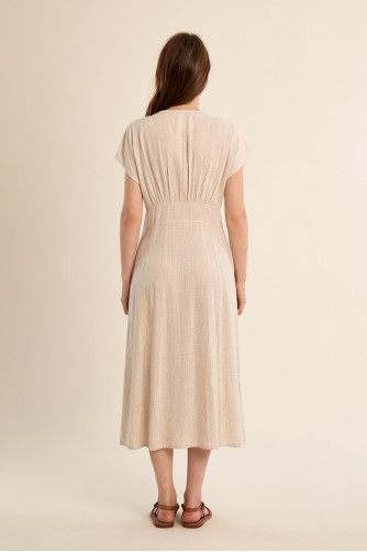 Robe mi-longue, boutonnée sur le devant