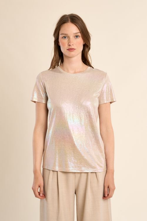 Camiseta de mujer de manga corta, en tejido brillante.
