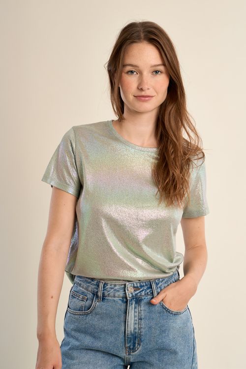 Camiseta de mujer de manga corta, en tejido brillante.