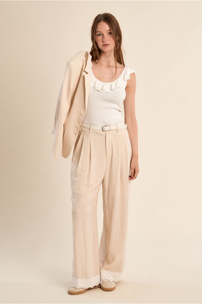 Top de mujer de tirantes, detalle volante.