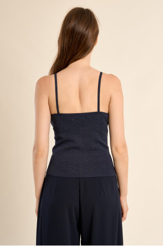 Top de mujer de tirantes, con detalles.