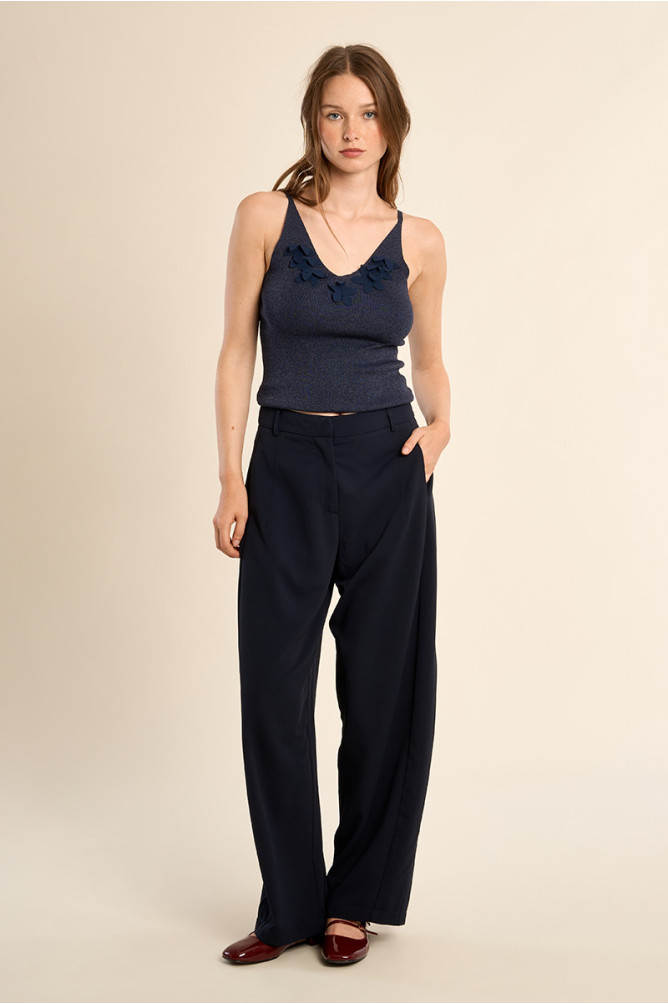 Top de mujer de tirantes, con detalles.