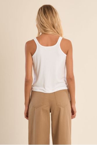 Top de mujer de tirantes, detalle botón.