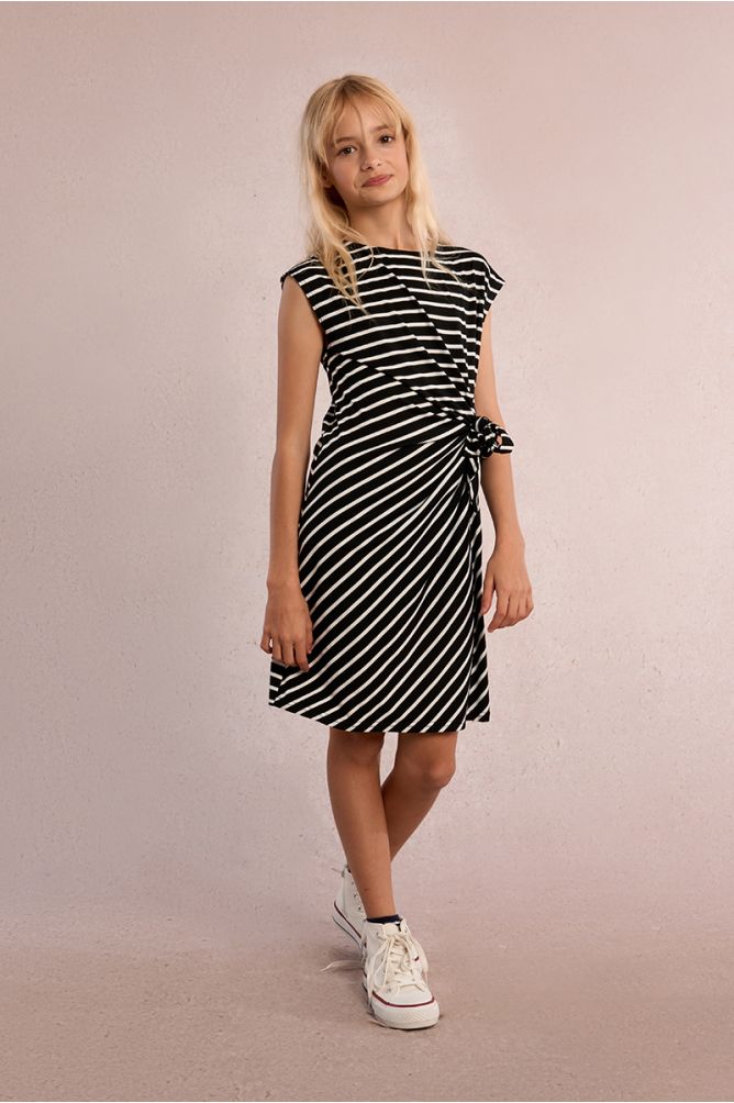 Vestido de niña de manga corta, con estampado y lazada.