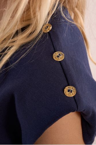 Camiseta de niña de manga corta, detalle botones.