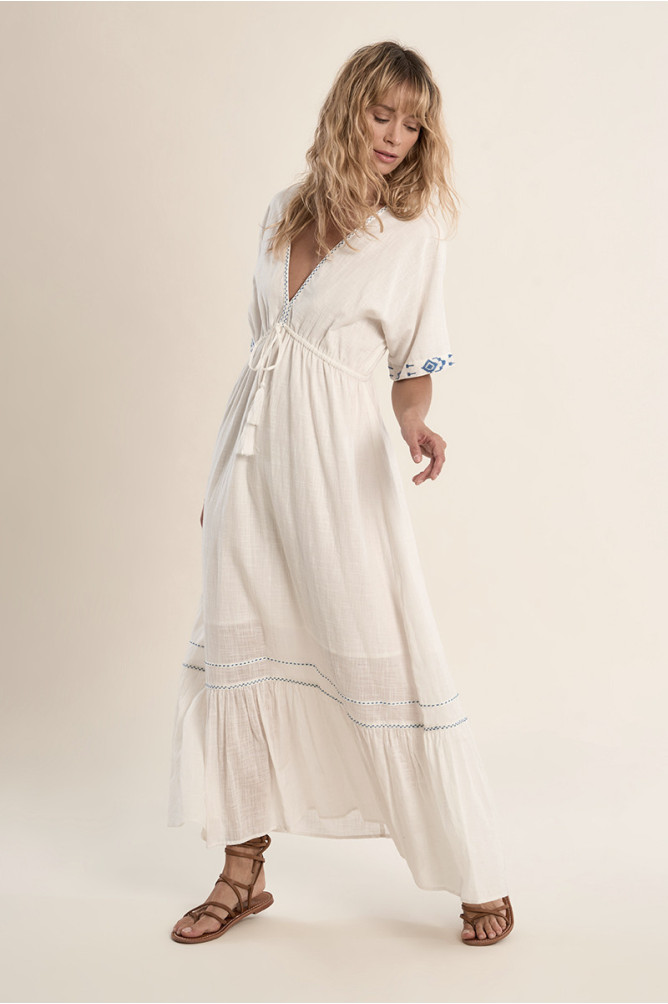 Longue robe en coton, avec broderies