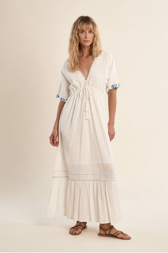 Longue robe en coton, avec broderies