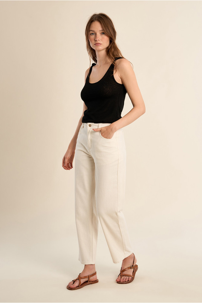 Top de mujer de manga sisa, detalle nudo.