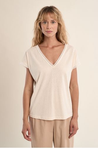 Camiseta de mujer de manga corta, detalle encaje.