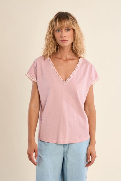 Camiseta de mujer de manga corta, detalle encaje.