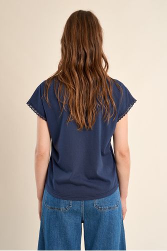 T-shirt à col V, détail dentelle