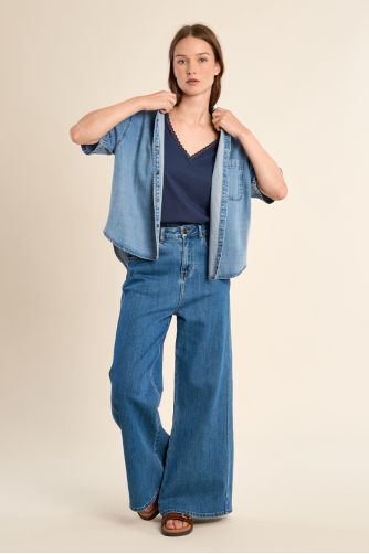 V-neck T-shirt, lace detail