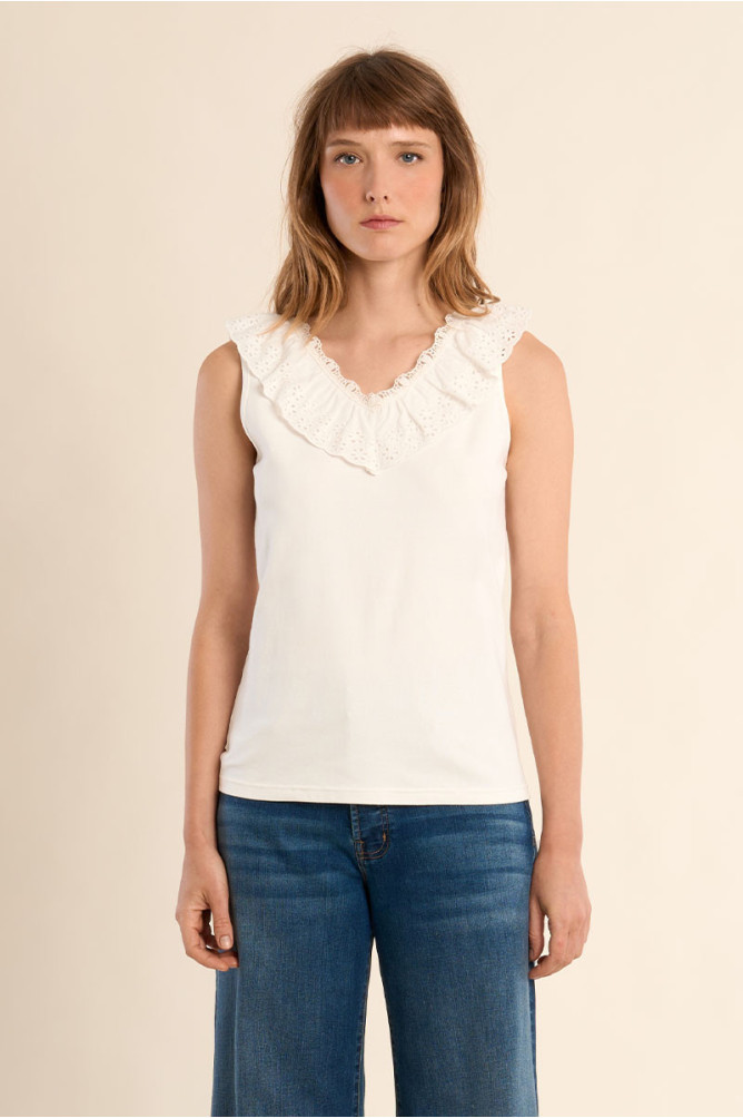 Camiseta de mujer de manga corta, detalle volante.