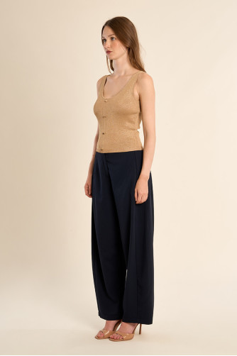 Knitted tank top, fancy buttons