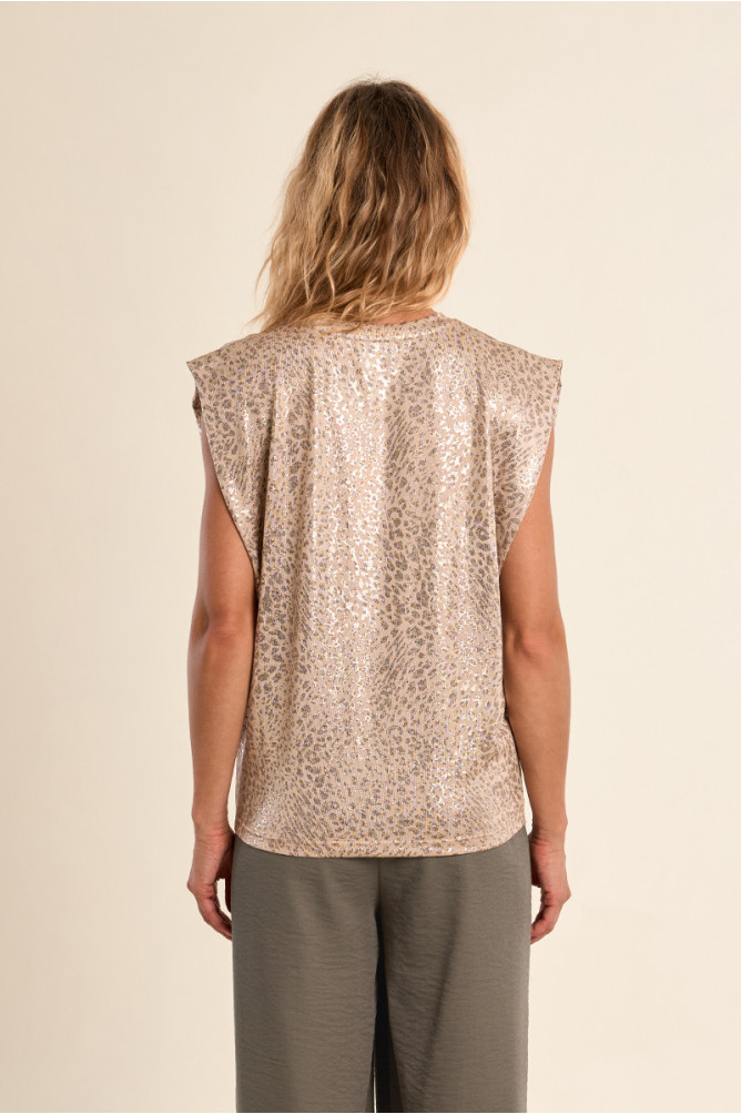 Printed T-shirt with wide shoulder pads