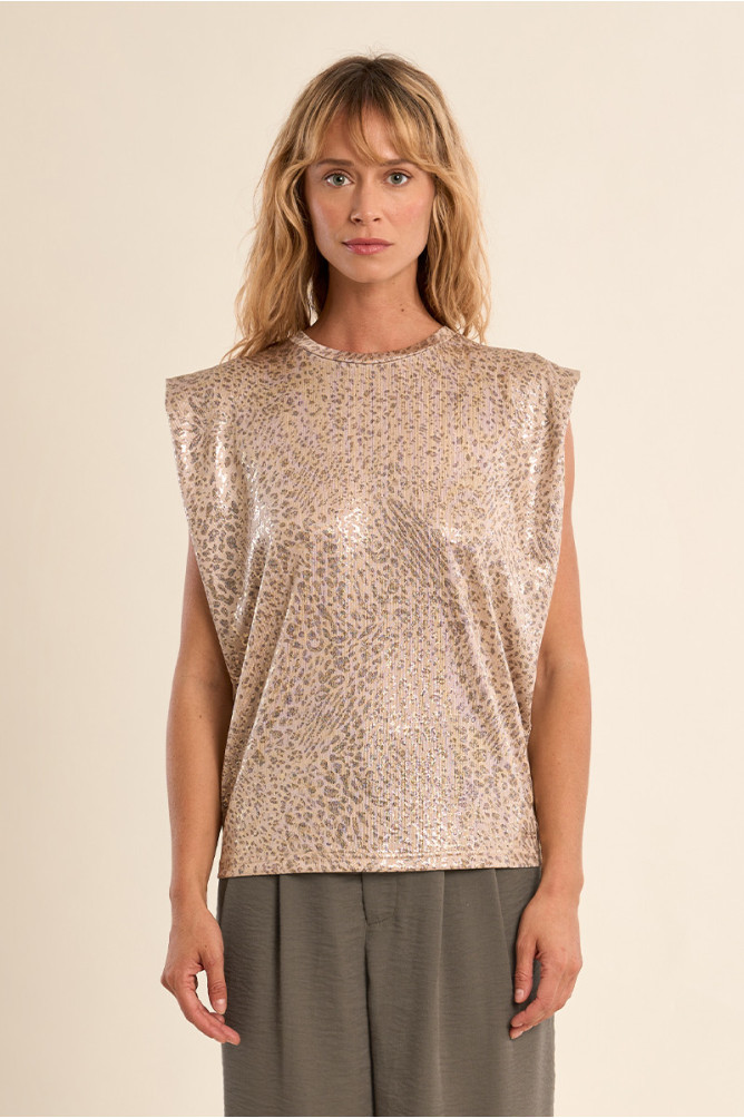 Printed T-shirt with wide shoulder pads