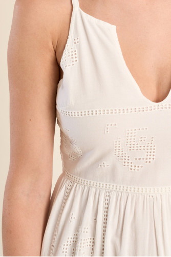 Robe mi-longue en coton, broderies ajourées