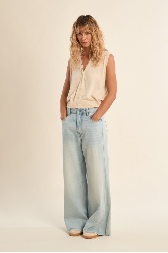 Cárdigan de mujer de manga sisa, detalle encaje.