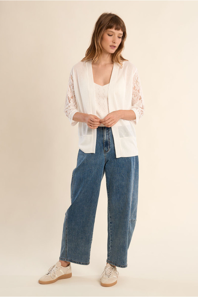 Vest with lace sleeves