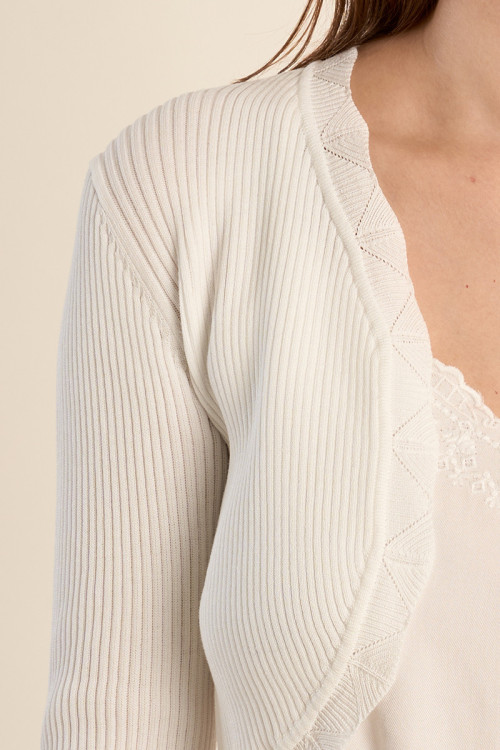 Bolero de mujer de manga larga, detalle volantes.