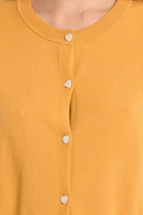 Gilet boutonné, détails cœurs