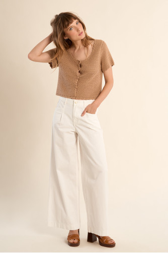 Cárdigan de mujer de manga corta, en punto calado.