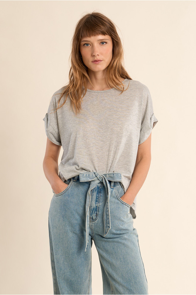 Casual T-shirt, open at the back