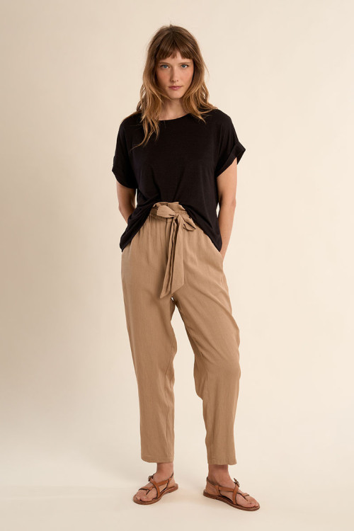 T-shirt casual, ouverture dans le dos 