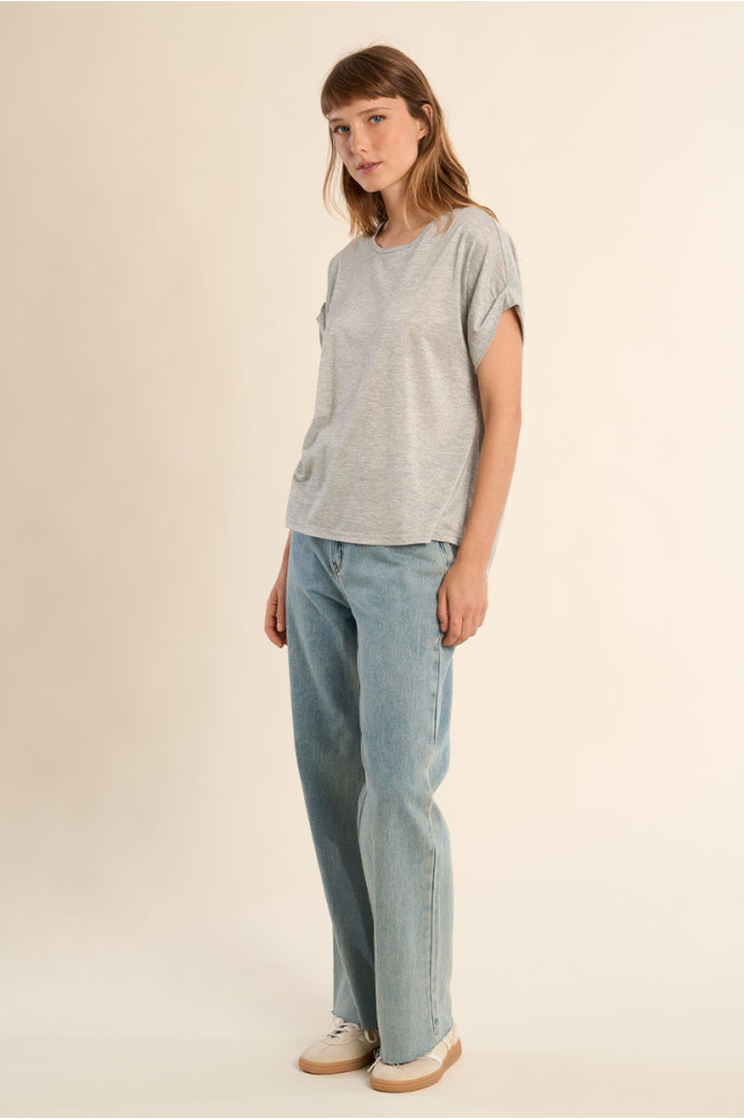 Casual T-shirt, open at the back