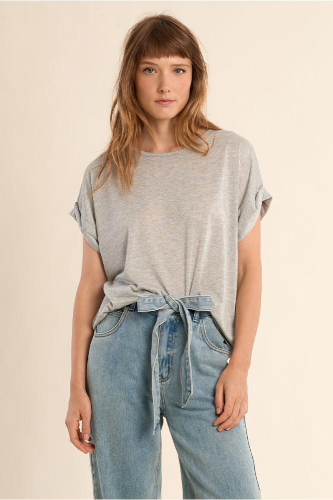 Casual T-shirt, open at the back