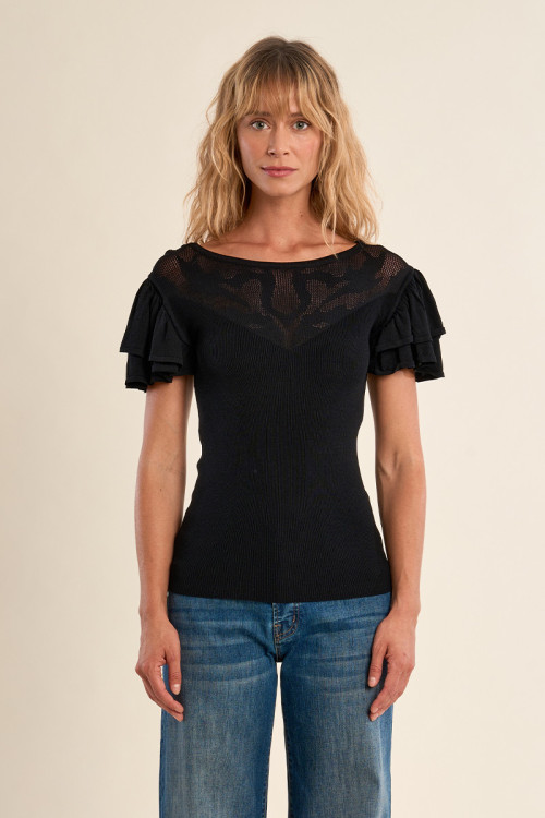 T-shirt with semi-transparent collar