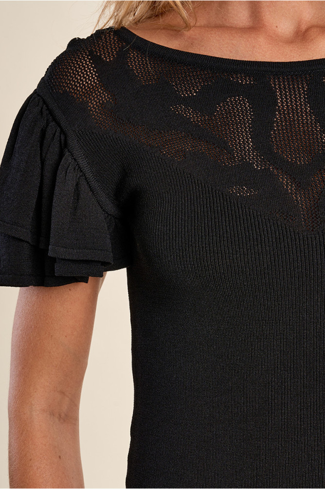 T-shirt with semi-transparent collar