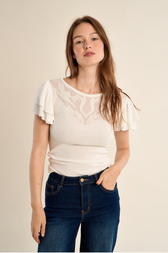 T-shirt with semi-transparent collar