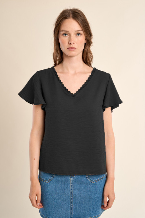 Camiseta de mujer de manga corta, detalles bordados.
