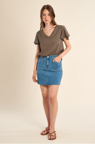 Casual T-shirt, embroidered collar