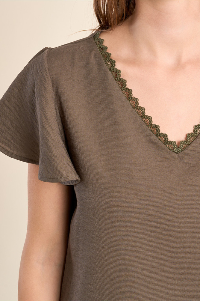 T-shirt décontracté, col brodé