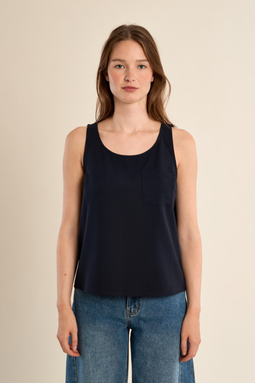 Top de mujer liso, de manga sisa.