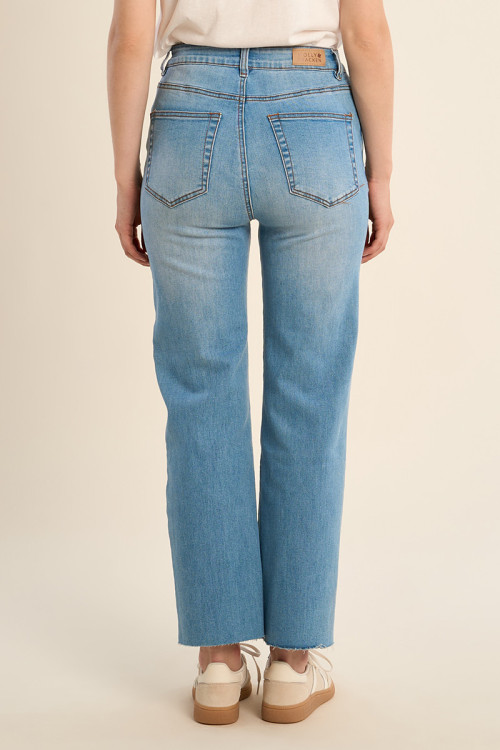 Straight-leg denim, high waist