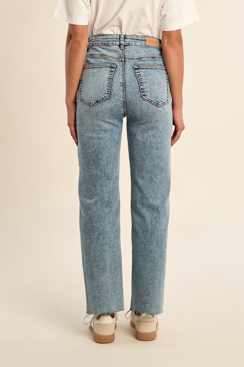 Straight-leg denim, high waist