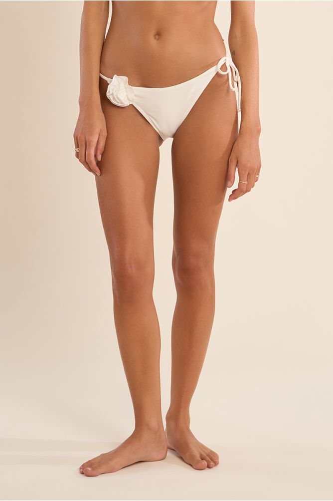 "

Bas de maillot de bain, détail fleur"